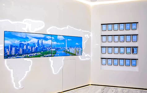 حوالي 100 براءة اختراع وجائزة