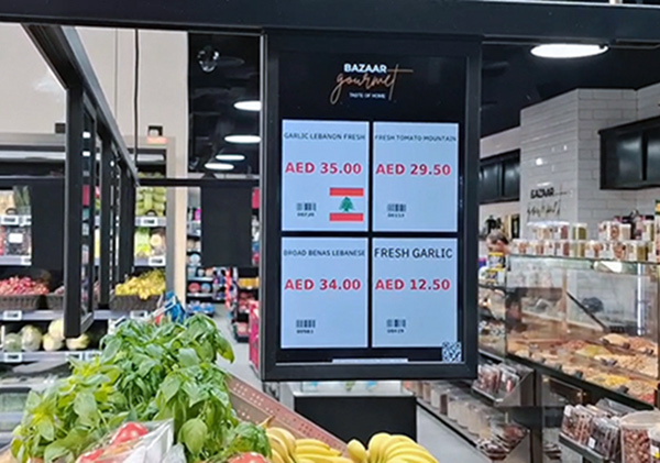 شاشات رقمية في متجر البقالة للأطعمة الفاخرة في دبي
