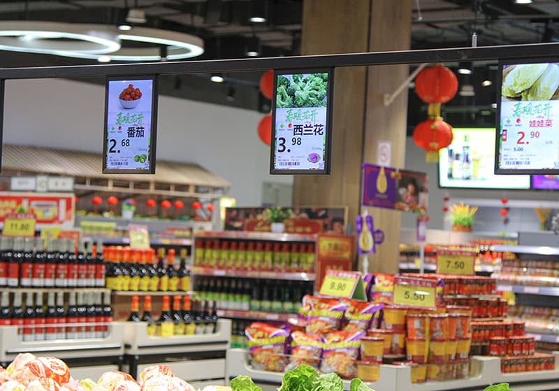 شاشة الإعلانات الرقمية في سلسلة المتاجر الكبرى