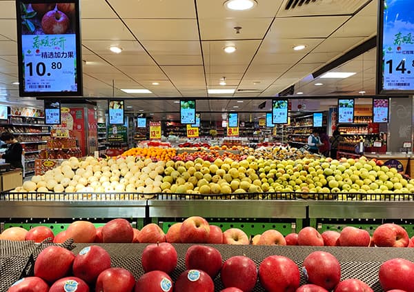 كيفية اختيار حلول لوحات العرض الرقمية لمتاجر التجزئة: التكلفة الإجمالية والاعتبارات الرئيسية